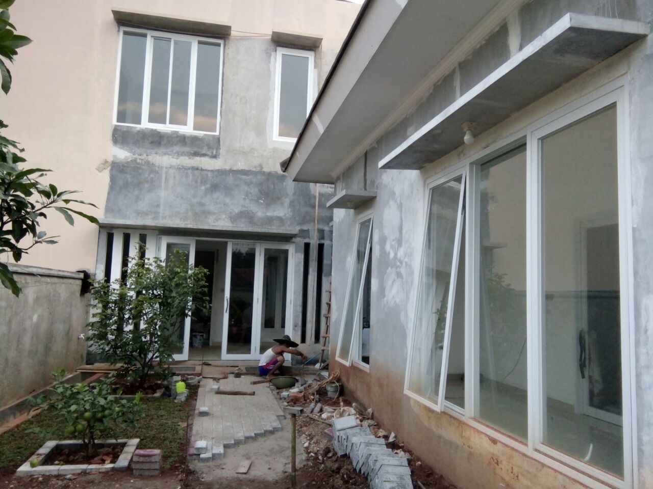 Kusen Pintu dan Jendela Aluminium 1 kusen pintu dan jendela aluminium surya gemilang
